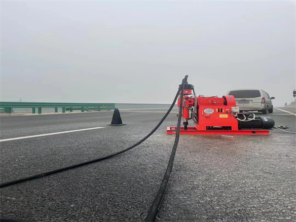 稻城马路路基路面开裂下沉注浆加固灌浆