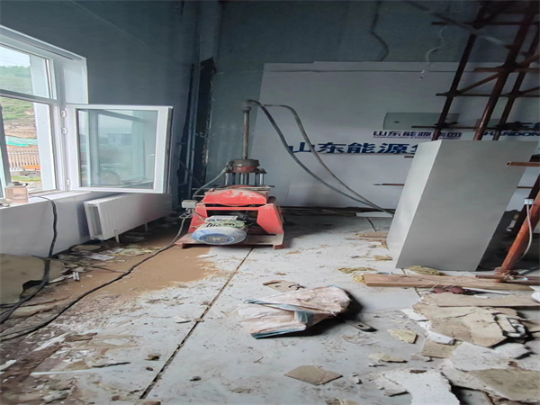 稻城地基基础下沉墙体裂缝加固注浆顶升施工