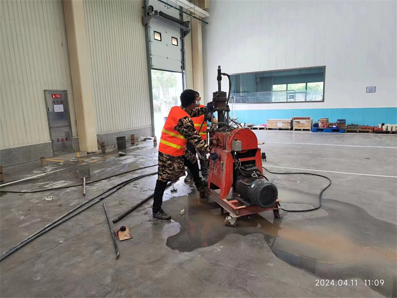 稻城厂房地面下沉塌陷注浆加固施工